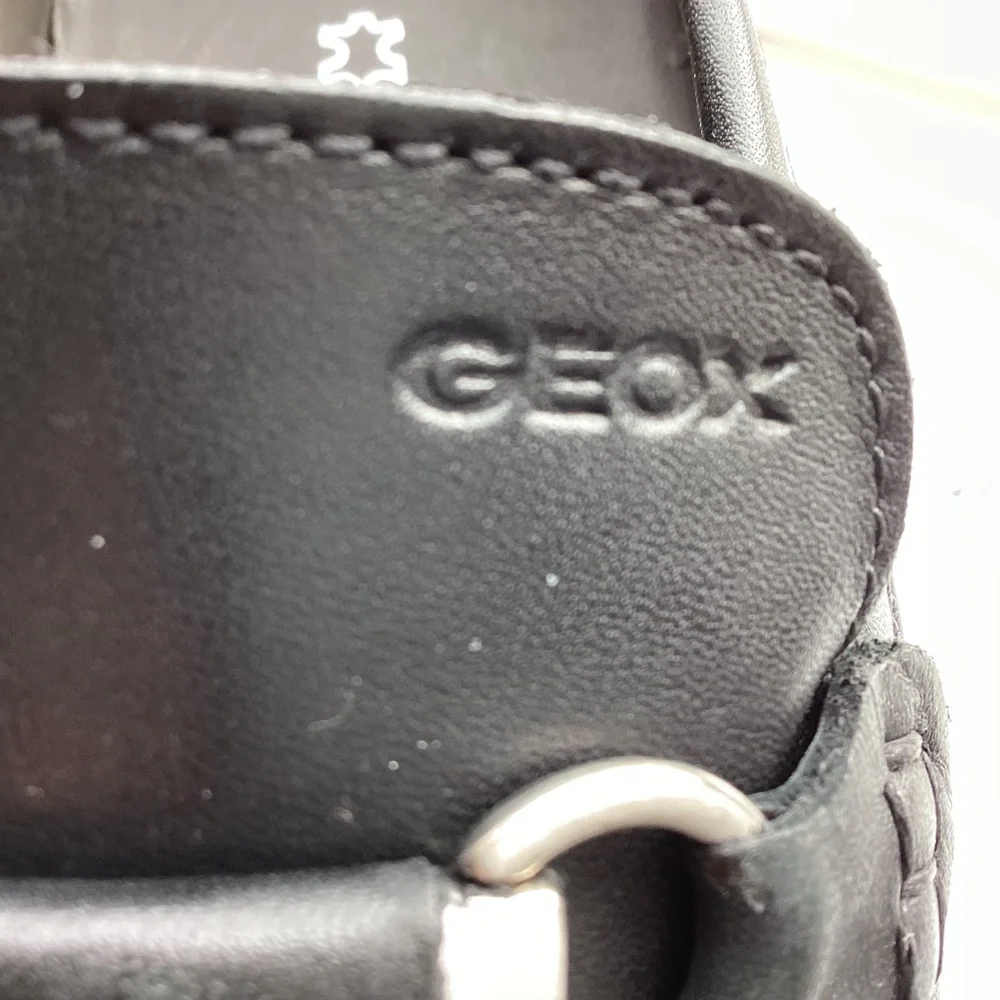 Geox Fast 3 Bit Loafer (Big Kid) 7US / 41EU
